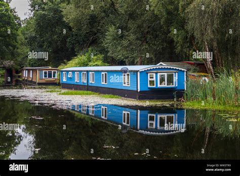 Houseboat Uk High Resolution Stock Photography And Images Alamy