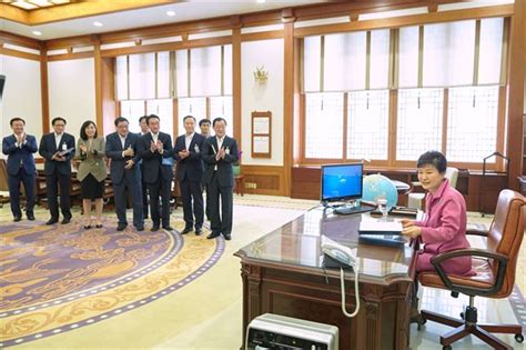 사진으로 보는 대통령의 ‘구중궁궐 한국일보