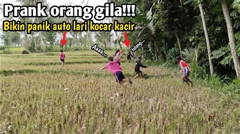 Prank Orang Gila Gangguin Orang Lagi Aktivitas Auto Panik Lari Kocar