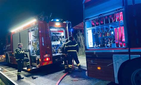 Incendio Nella Notte A Ponte Galeria Va A Fuoco La Cucina Donna