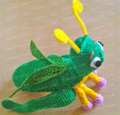 Мягкая игрушка Кузнечик с 6 ножками связана крючком