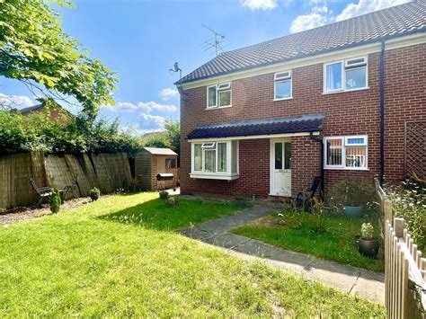 2 Bed Semi Detached House For Sale In Bedfordshire Way Wokingham