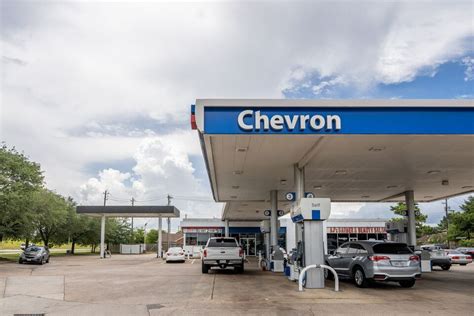 Chevron Cvx To Outperform Exxon Xom As Oil Prices Rise Scotiabank