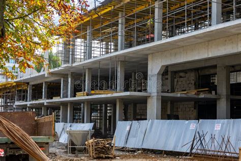 Bau Eines Mehrst Ckigen Geb Udes Aus Metallkonstruktionen Stockfoto