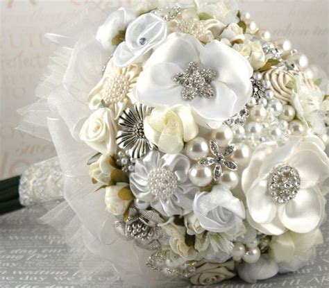 Brooch Bouquet For Weddingwhich To Choose Or Go Back To Fresh Flowers