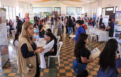 Cientos de hondureños busca una oportunidad laboral en Feria de Empleo