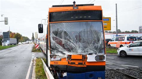 Mannheim Nach Straßenbahn Crash Polizei sucht Zeugen