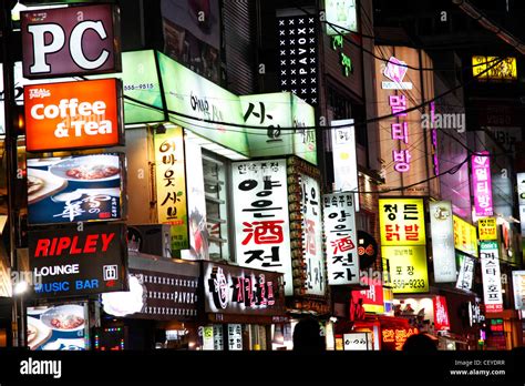 Neon signs and advertising at night in Seoul, South Korea Stock Photo ...