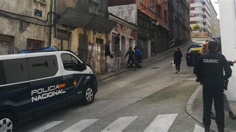 La Policía Nacional Desaloja Y Tapia Un Edificio De Travesía De La