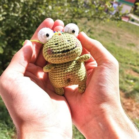 Лягушка брелок | Вязаные игрушки, Вязание, Игрушки