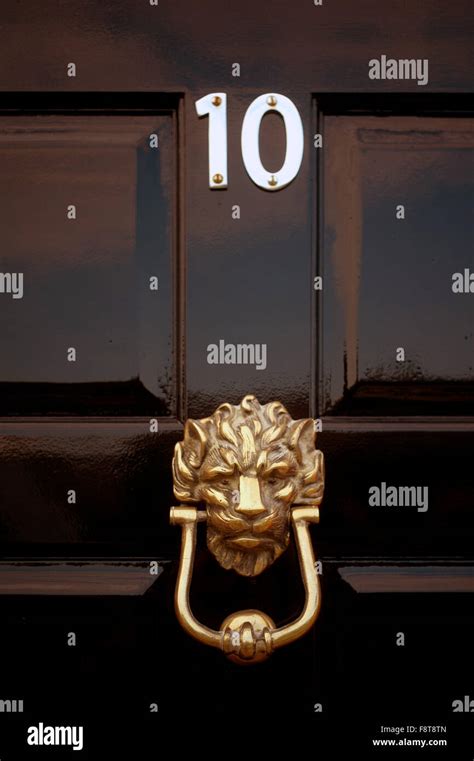 Downing street door knocker hi-res stock photography and images - Alamy