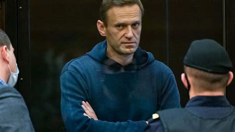 Lopposant Russe Alexeï Navalny Condamné à Trois Ans Et Demi De Prison