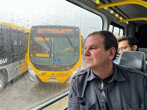 Eduardo Paes entrega mais 40 novos ônibus do BRT para a população