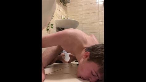 Fag Cleaning Disgusting Toilet Floor Xxx Mobile Porno Videos And Movies Iporntvnet