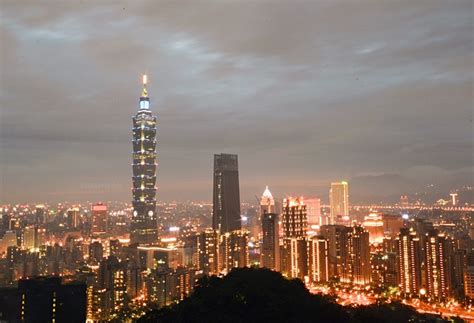 TAIPEI | Rainy Late Afternoon to the Elephant Mountain - RJdEXPLORER