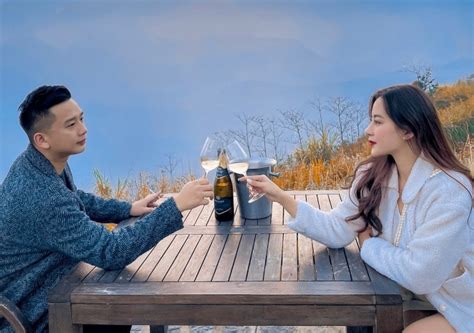 Hot girl Hà Nội vô tình yêu thầy giáo điển trai đứng cạnh nhau đẹp như tranh vẽ