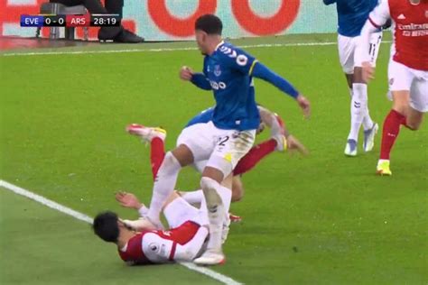 Ben Godfrey Why Var Did Not Send Off Everton Defender Against Arsenal