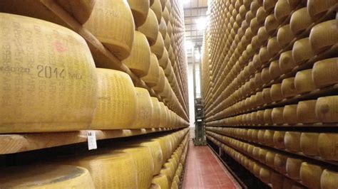 Parmesan: So funktioniert das Kreditgeschäft in Italien - WELT