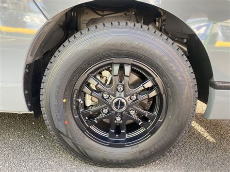 BEST写真館 日産 キャラバン E26 の HOT STUFF ホットスタッフ BISON バイソン 15 ブラック を表示 タイヤとアルミホイールの専門店 タイヤワールド館ベスト