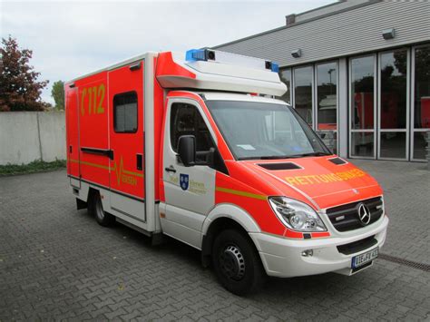 Neuster Rettungswagen RTW Der Feuerwehr Rettungswache Viersen Auf