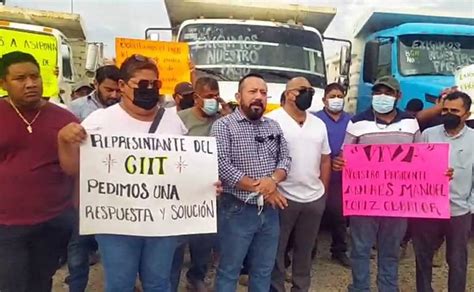 Transportistas De Oaxaca Exigen Pago De 17 Mdp De Adeudo Por Acarreo De Piedras Para Rompeolas