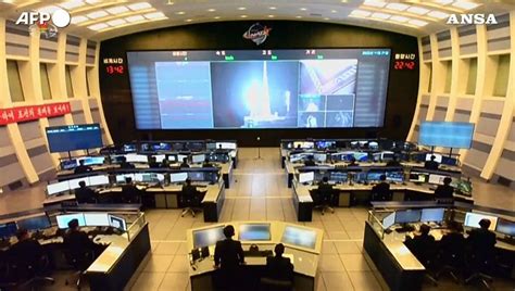 Corea Del Nord Lanciato Un Satellite Spia Militare Video Dailymotion