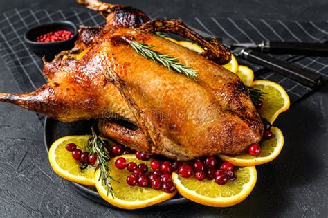 Ganso Al Horno Relleno De Naranjas Y Rosmarina Tabla Festiva Fondo