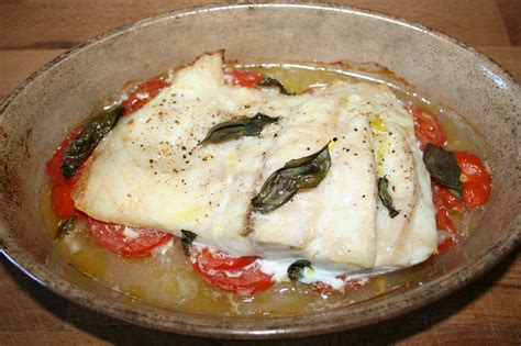 Filet De Perche Du Nil Au Four Sur Lit D Ognon Et Tomates Amafacon