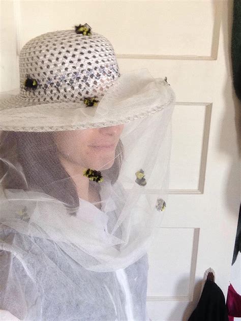 How To Make An Easy Diy Beekeeper Costume For Halloween Bc Guides