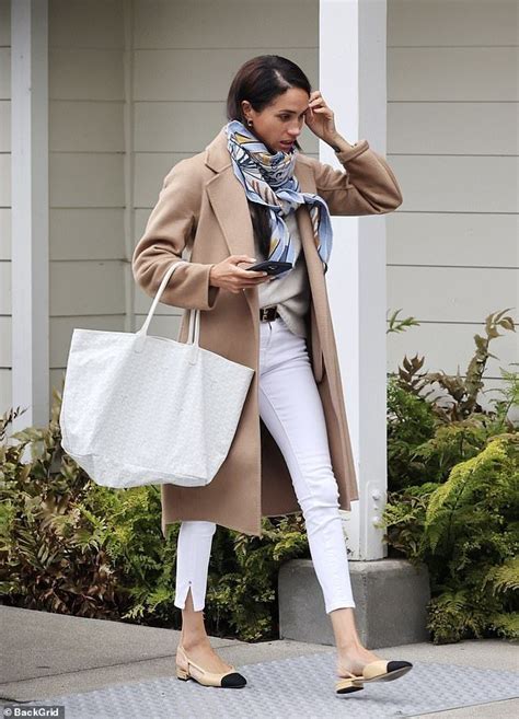 Meghan Markle Seen Wearing 3 000 Coat And Scarf In Sunny California In