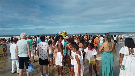 Festa De Iemanj Leva Centenas De Pessoas Praia Do Cristo Maramata E