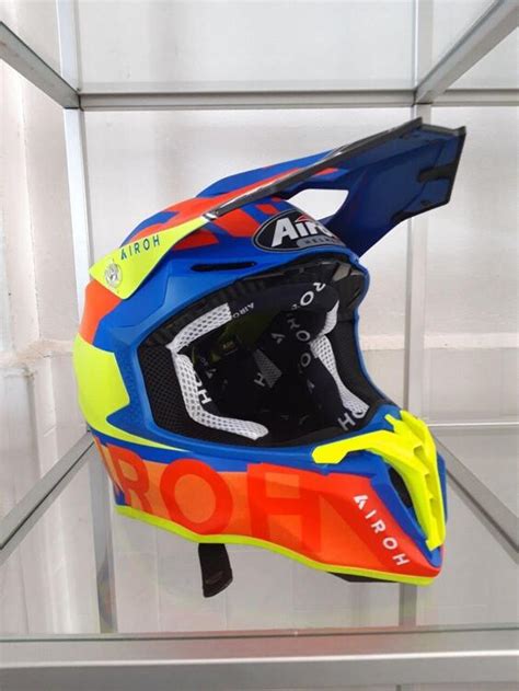 Vendo CASCO AIROH TWIST LIFT AZURE MATT Airoh A Cernusco Lombardone