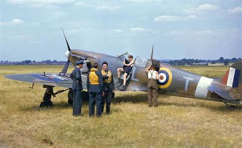 Asisbiz Great Colour Photos Showing Spitfires Being Rearmed England 01