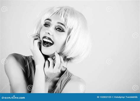 Fashion Model With Naked Body And Red Lips Stock Image Image Of Pretty Color 132822125
