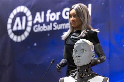 Un Grupo De Robots Humanoides Afirman En Una Conferencia De La Onu Que