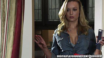 Rubia sexy entra sobre su hermana follándose a su novio XVIDEOS