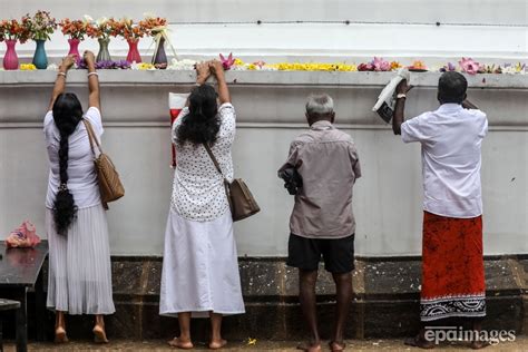 Epa Images On Twitter Sri Lankan Buddhist Devotees Take Part In A