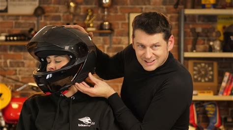 First look at the Schuberth C5 Carbon Modular Helmet 4K | Bikerheadz.co ...
