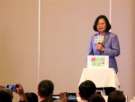 總統蔡英文17日在台中舉辦「辣台派開講」活動，呼籲民眾明年選舉做出關鍵選擇，給她最多數的支持、贏得再次執政的機會。 新聞 Rti 中央廣播電臺