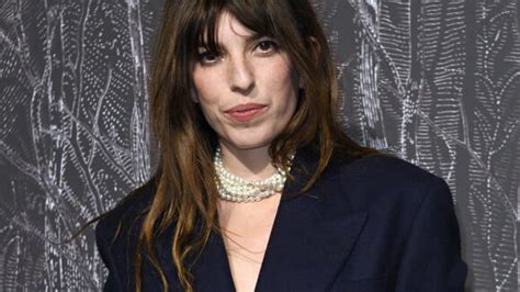 Lou Doillon Dans Sa Maison Isolée Avec Son Bébé Laszlo Et Son Fils