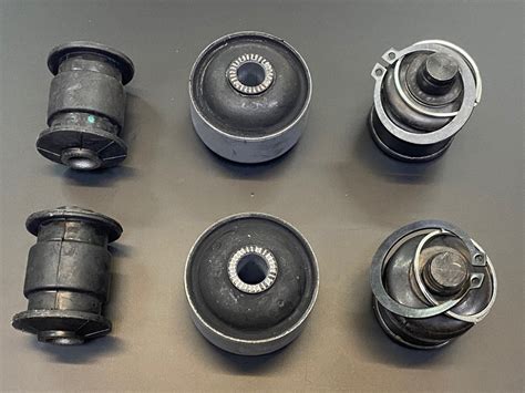 Комплект из 4 передних сайлентблоков +2 шаровые Subaru R2. RC1 20202 ...