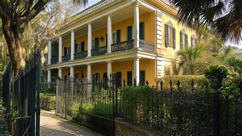 7 Most Iconic Historic Homes In Charleston