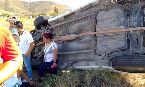 Vuelca Camioneta En El Valle Central De Oaxaca