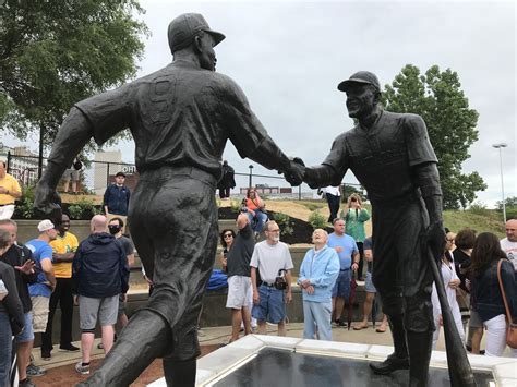 George Shuba-Jackie Robinson statue unveiled 75 years after special ...