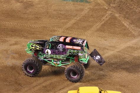 Carro De Monstruo Gravedigger Foto Editorial Imagen De Coches