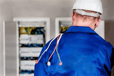 Czym zajmuje się pogotowie elektryczne Leksykon budownictwa