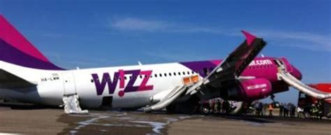 Fiumicino Aereo Wizzair Atterraggio D Emergenza Paura Per I