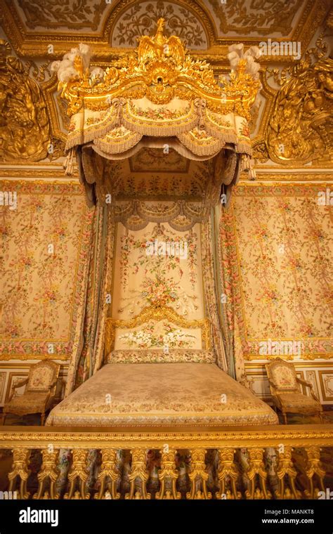 Interior of royal bedroom at Palace of Versailles Stock Photo - Alamy