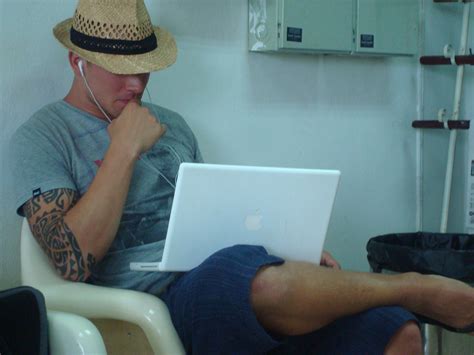 3 Ways to Stave Off Boredom at the Airport | The Traveller World Guide