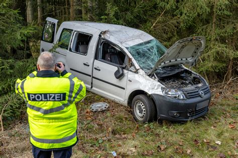 Vw Berschl Gt Sich Bei Unfall In Neustadt